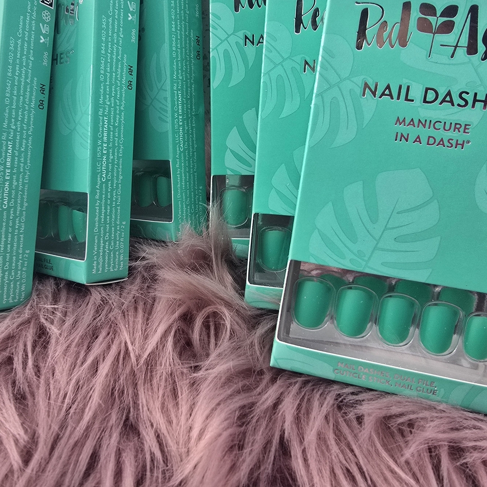 Aloha Aspen Green Press-On Nails - Picture 3 of 8